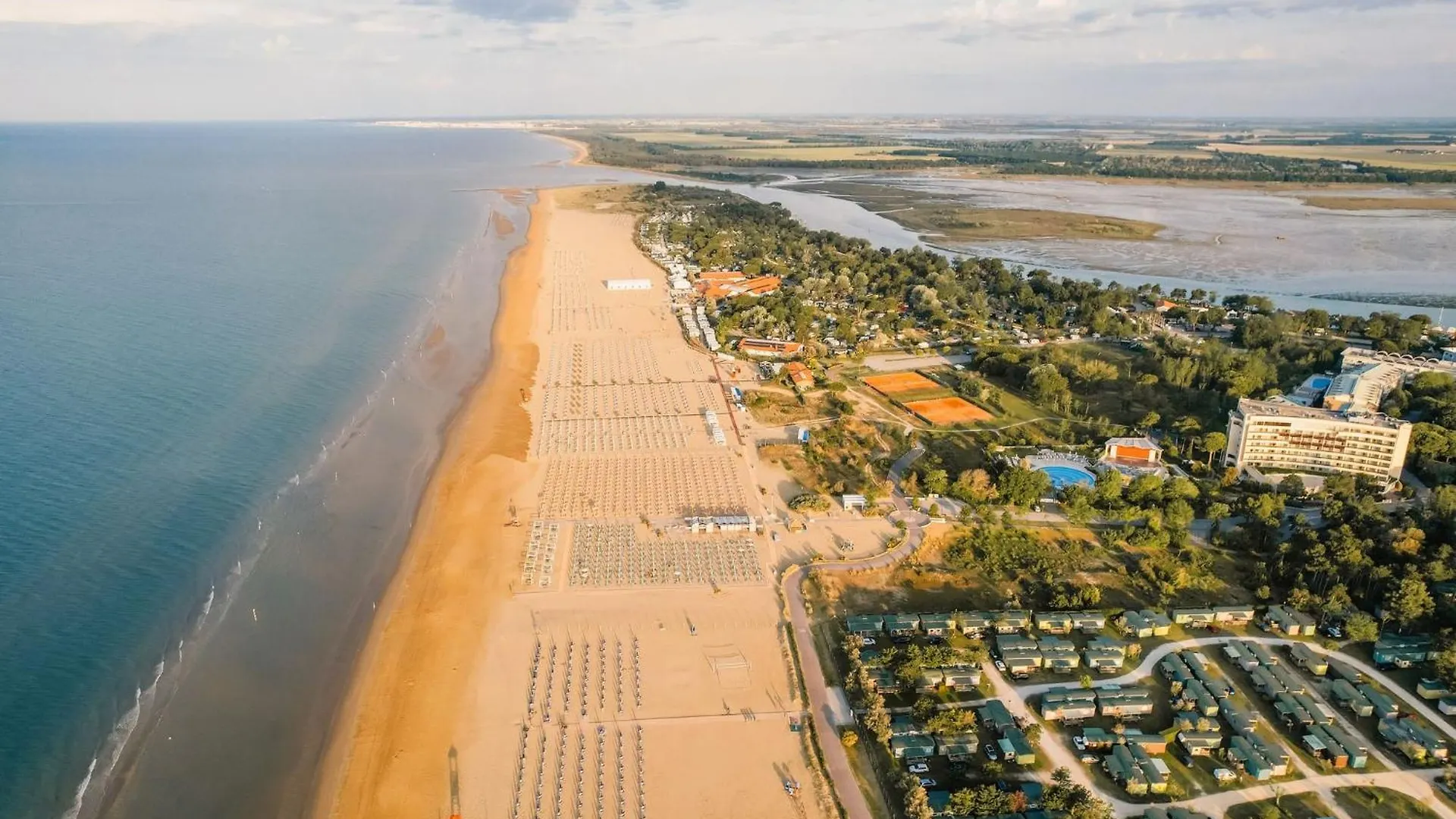 Cozy Flat Perfect For Families Next To The Beach Bibione 0*,  Olaszország